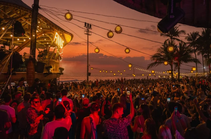  Bali’s Nightlife: Best Bars, Clubs, and Beach Parties You Can’t Miss