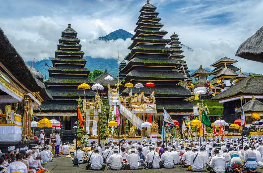  How to Experience a Traditional Balinese Temple Ceremony